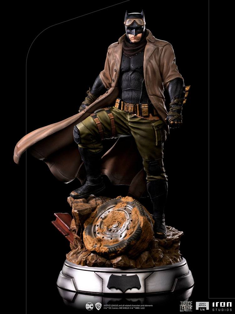 Zack Snyder’s Justice League Estatua Legacy Replica 1/4 Batman Knightmare 58 cm