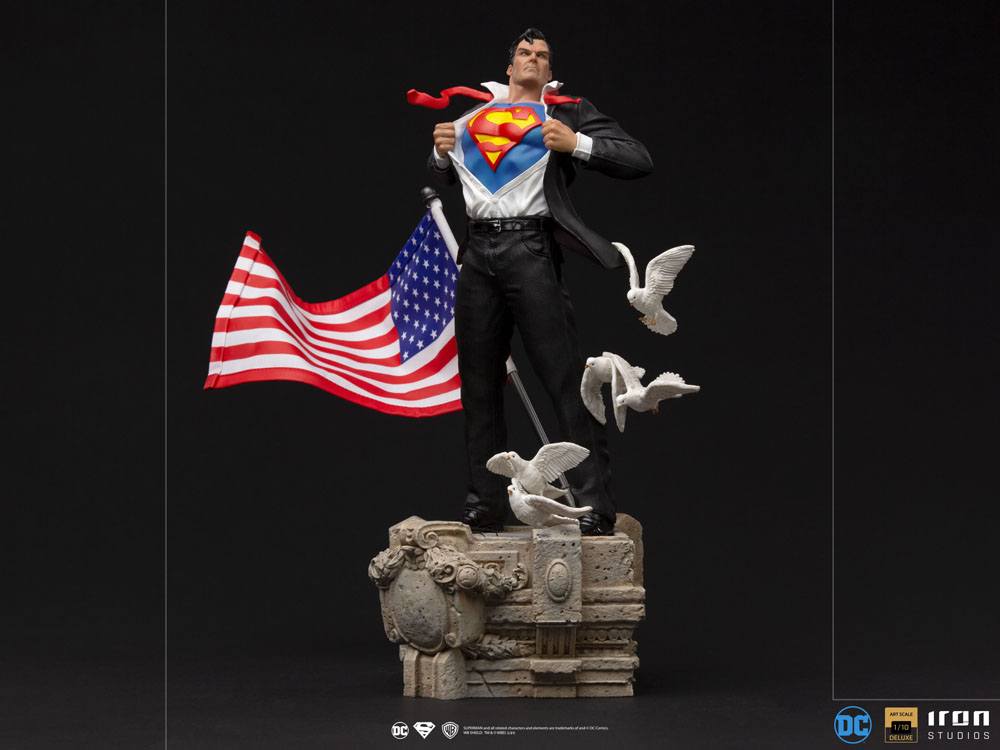 DC Comics Estatua 1/10 Deluxe Art Scale Clark Kent 29 cm